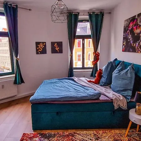 Monkey Magic Mansion 2 Bedroom Next To Tram And Lägenhet
