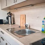 Monkey Magic Mansion 2 Bedroom Next To Tram And Apartment